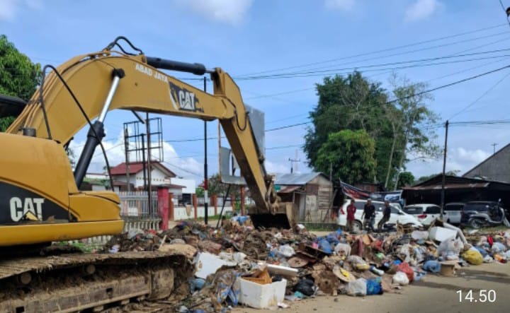 Pemko Langsa Kerahkan Alat Berat Bersihkan Kota Paska Bencana Banjir
