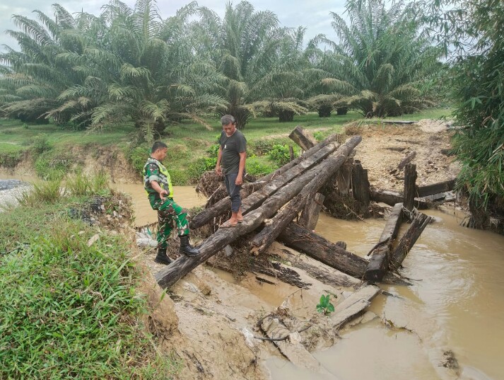Kodim 0104/Aceh Timur Bangun Kembali Jembatan Armco, Pulihkan Akses Vital Dua Desa di Birem Bayeun