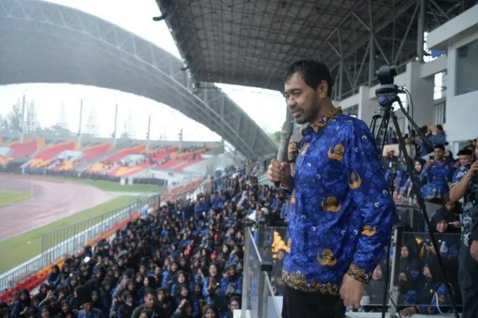 Ditengah Hujan Deras, Gubernur Aceh Mualem Serahkan SK PPPK Paruh Waktu Kepada Ribuan Honorer