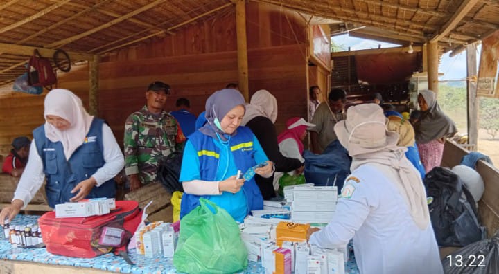 Sinergi TNI dan Puskesmas, Warga Blangsunong Terima Layanan Kesehatan Pasca Banjir