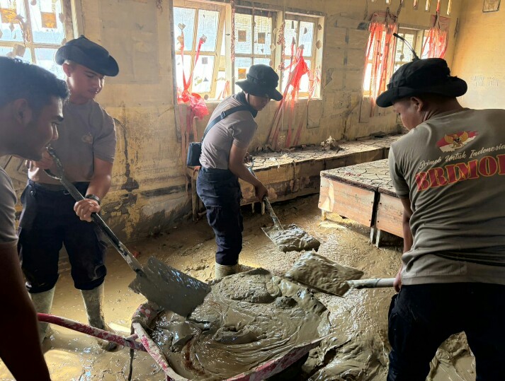 Respon Cepat Brimob Indonesia Selalu Hadir Untuk Masyarakat dalam Penanggulangan Bencana Daerah di Aceh