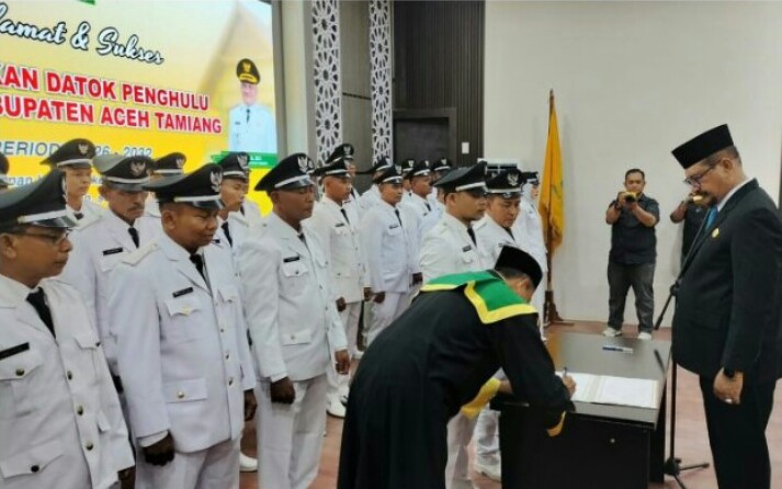 Bupati Aceh Tamiang Ambil Sumpah dan Lantik 29 Datok Penghulu