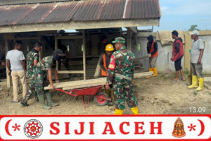 Babinsa Pante Bidari Pimpin Karya Bakti, Masjid Dibersihkan dari Sisa Banjir