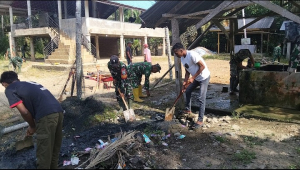 Tak Tinggalkan Bekas Banjir, TNI Bersihkan Meunasah Titik Pengungsian di Buket Kreut