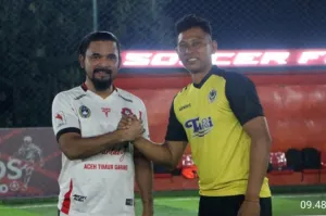 Dandim 0104/Atim dan Bupati Aceh Timur Berlaga dalam Pertandingan Mini Soccer Persahabatan