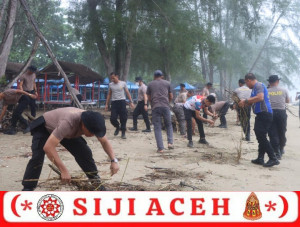 Green Policing Polres Aceh Timur, Kapolres Pimpin Aksi Bersih Bersih Pantai Pelangi