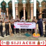 Sambut HUT ke-75 Humas Polri, Polres Aceh Utara Bersihkan Masjid Al-Ikhsan Matang Ubi