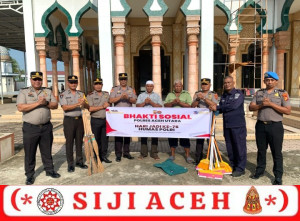 Sambut HUT ke-75 Humas Polri, Polres Aceh Utara Bersihkan Masjid Al-Ikhsan Matang Ubi